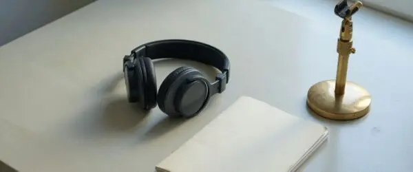 Podcast Advertising: CPM, Formats, and What Converts