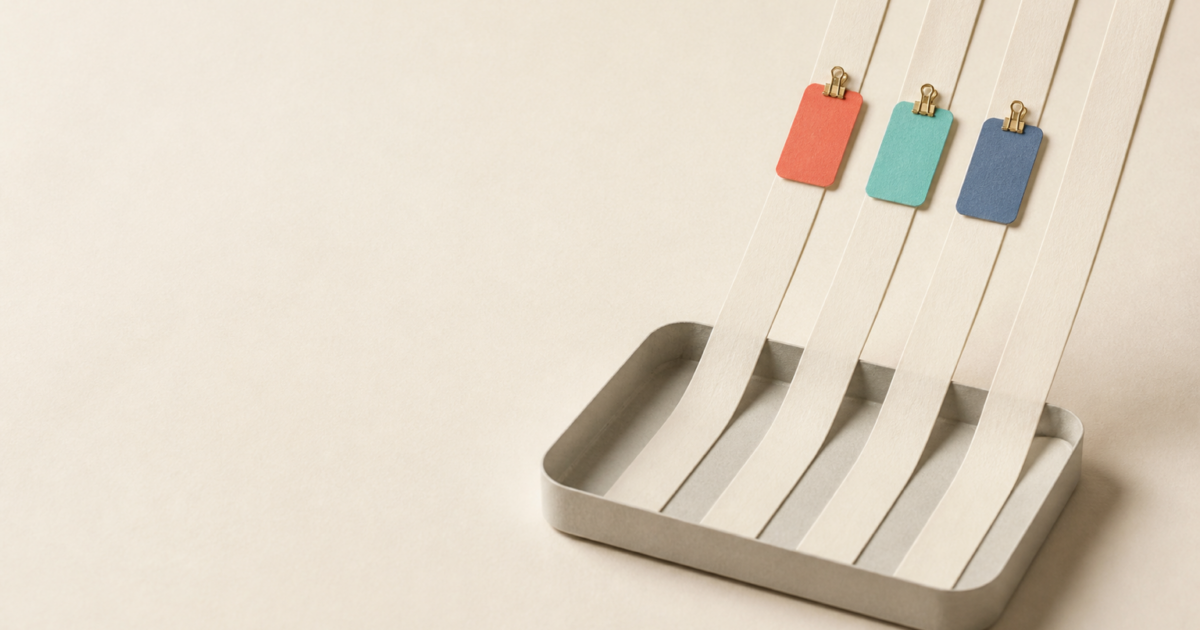 UTM parameters shown as paper ribbons feeding a tray, 3 carrying coloured tags and 1 untagged and indistinguishable